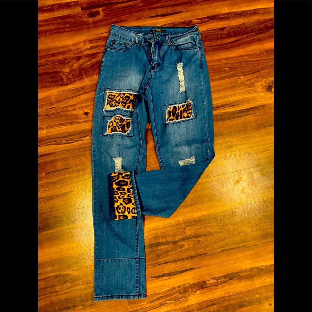 Leopard lovers! Lucky & Blessed L&B patchwork denim size 6